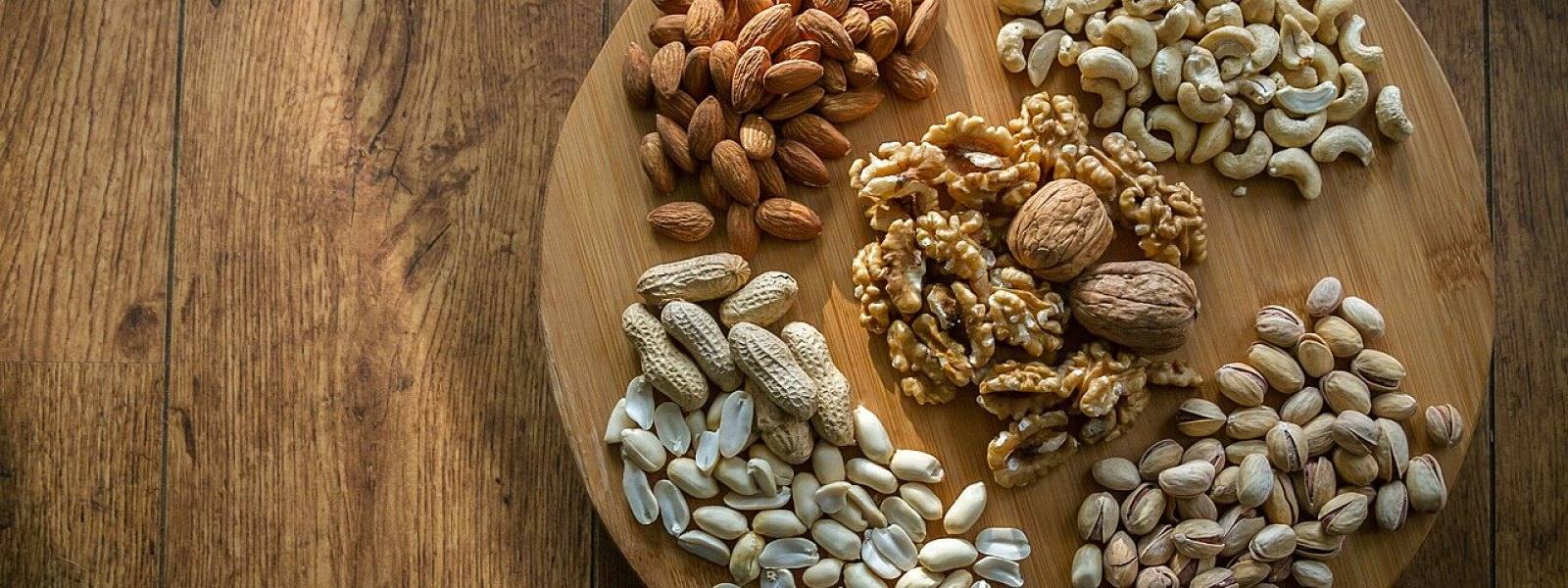 বাদাম ও বীজ — প্রকৃতির শক্তি